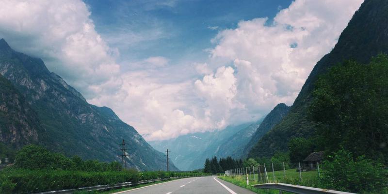 济南网站建设中的用户体验设计：如何通过交互优化提升转化率与用户粘性